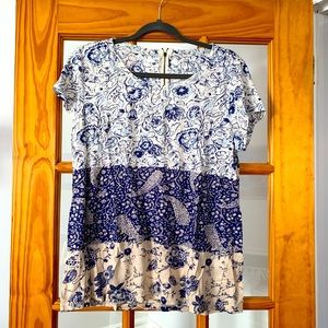 Lucky Brand gently worn adorable blue patterned top!